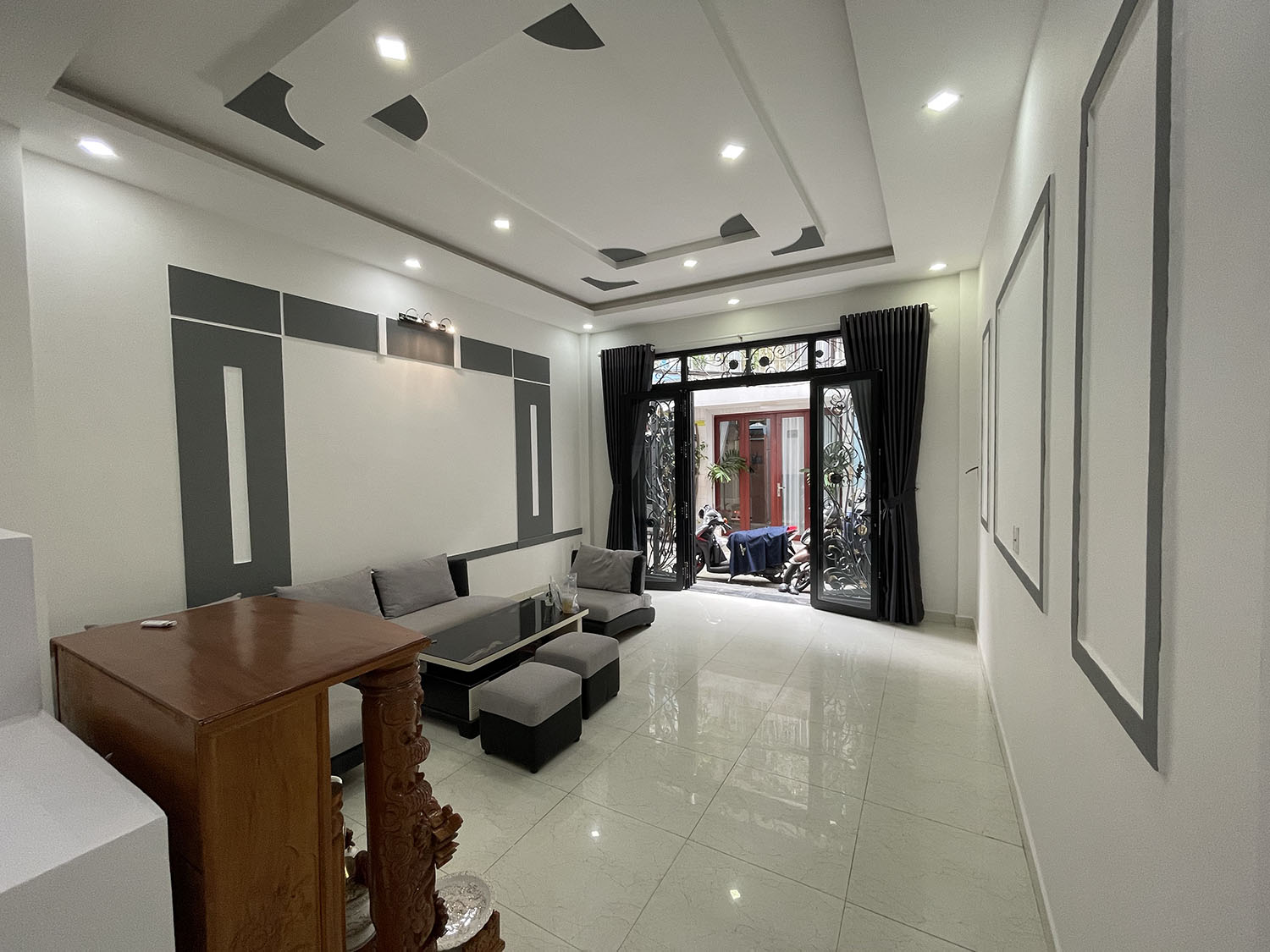 Bán nhà Hoàng Hoa Thám, Quận Bình Thạnh tuyệt phẩm 3 lầu (4,5m x 12m) đẹp lung linh hẻm ôtô khu VIP
